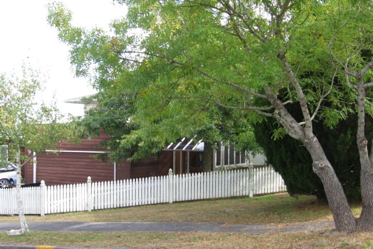 Photo of property in 2 Da Vinci Place, West Harbour, Auckland, 0618