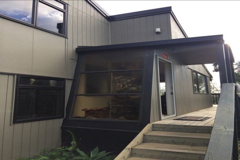 Photo of property in 6 Longwood Place, Forrest Hill, Auckland, 0620