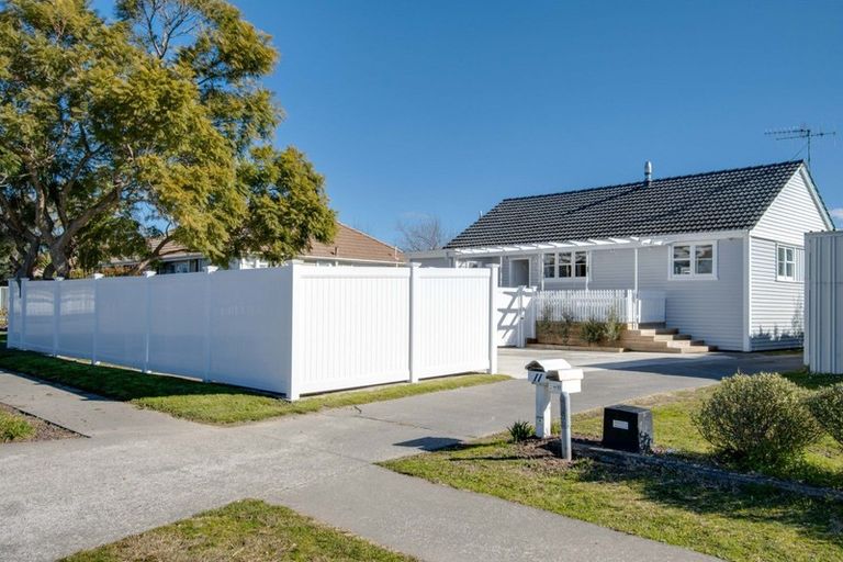 Photo of property in 11 Hammond Road, Taradale, Napier, 4112