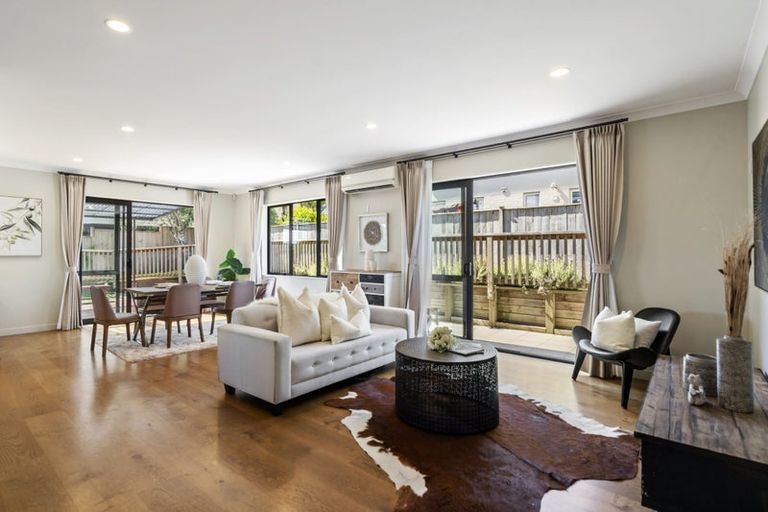 Photo of property in 17 Oak Bark Drive, Schnapper Rock, Auckland, 0632