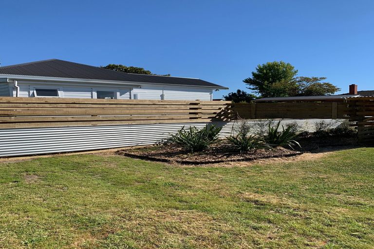 Photo of property in 43 Rhodes Street, Waimate, 7924