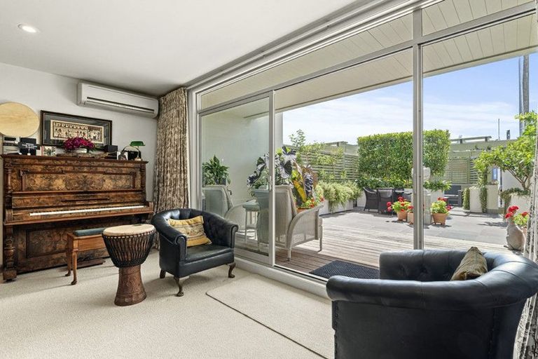 Photo of property in 1/2a Queens Parade, Devonport, Auckland, 0624