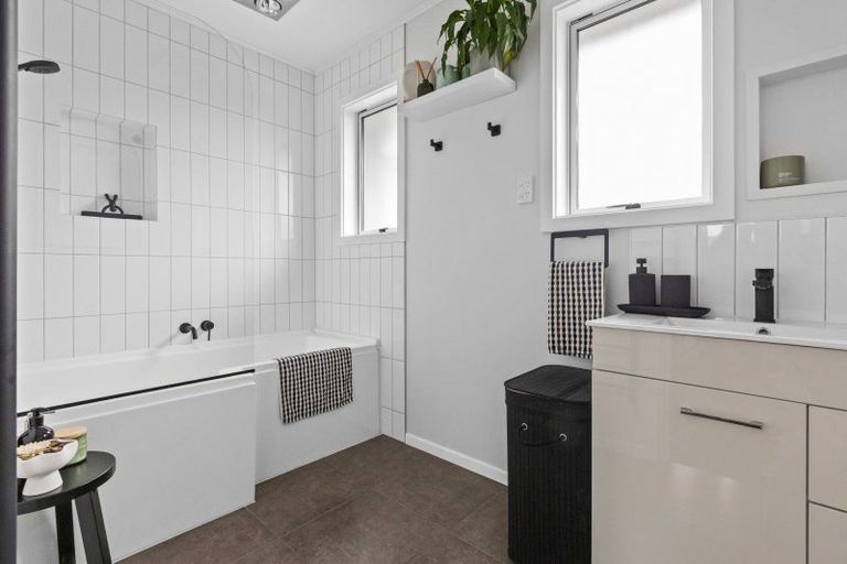 Photo of property in 11 Waterworth Avenue, Onekawa, Napier, 4110