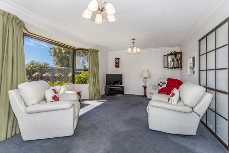Photo of property in 40 Karnak Crescent, Russley, Christchurch, 8042