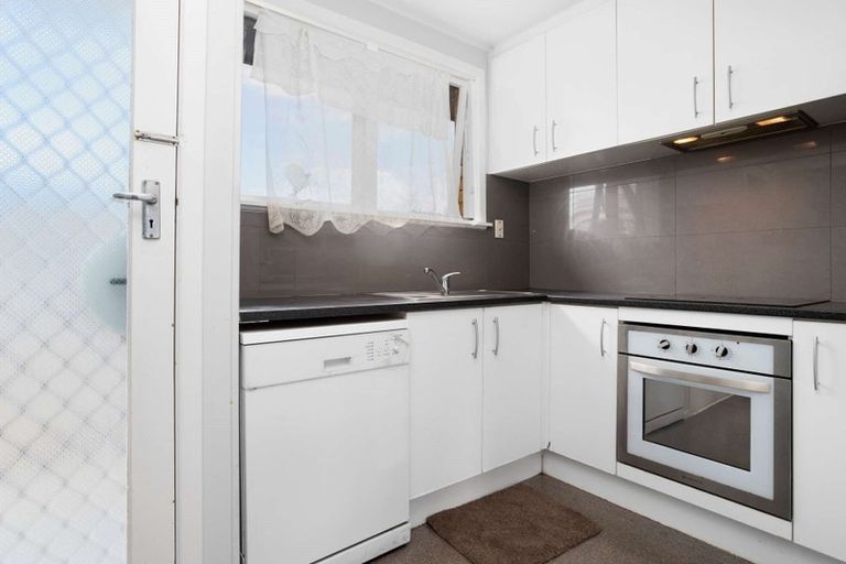 Photo of property in 4/84 Portage Road, New Lynn, Auckland, 0600