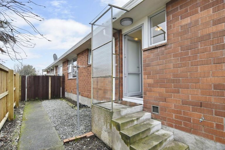 Photo of property in 1/3 James Condon Place, Redwood, Christchurch, 8051