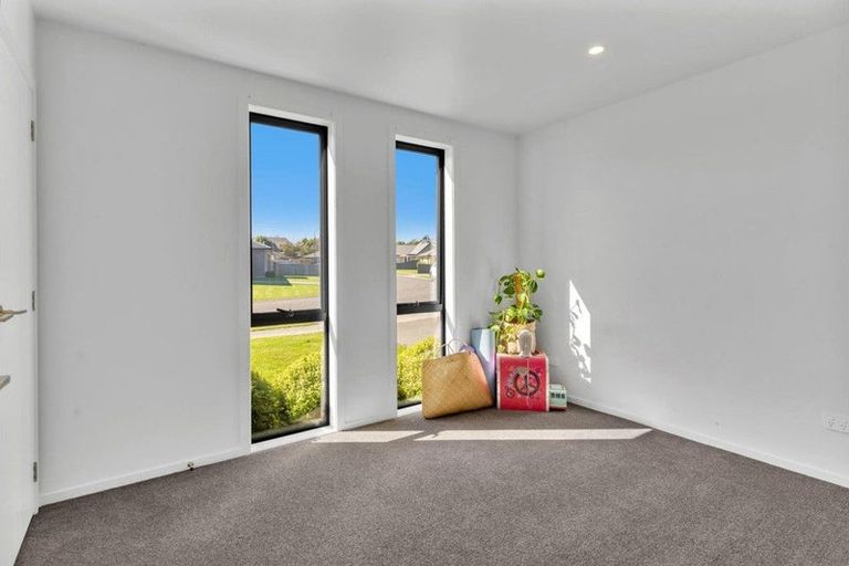 Photo of property in 19 Tarata Grove, Lansdowne, Masterton, 5810
