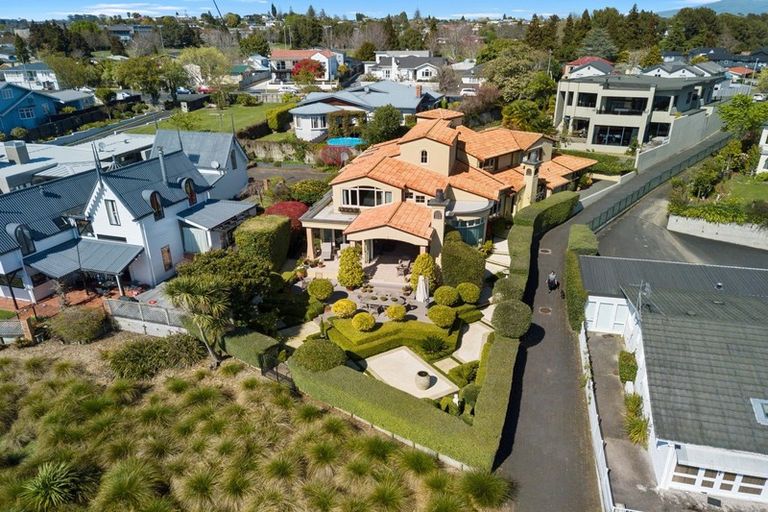 Photo of property in 64 Lake Crescent, Hamilton Lake, Hamilton, 3204