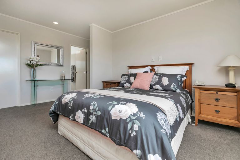 Photo of property in 12 Marlin Street, West Harbour, Auckland, 0618