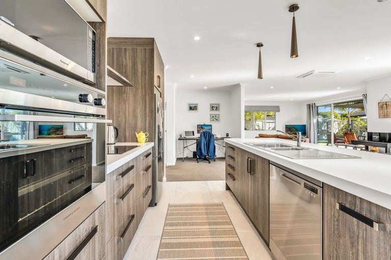 Photo of property in 11 Kaurinui Crescent, One Tree Point, 0118