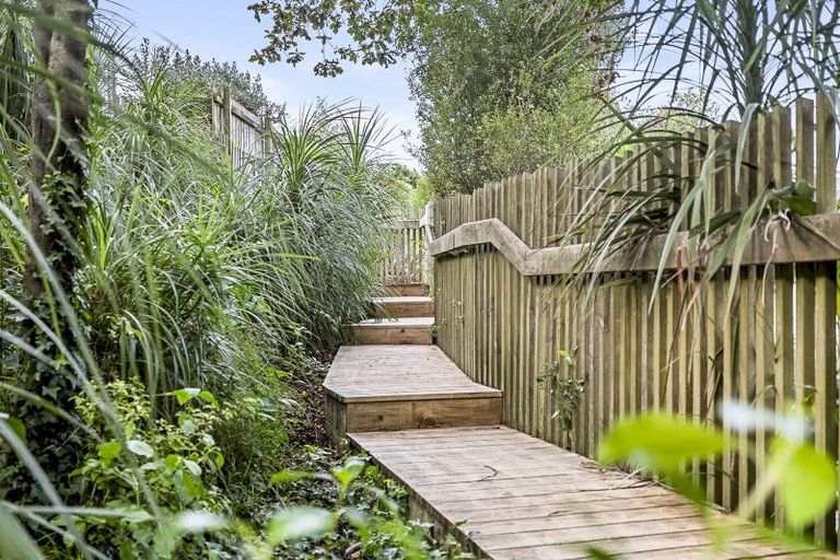 Photo of property in 13 Seymour Road, Mellons Bay, Auckland, 2014