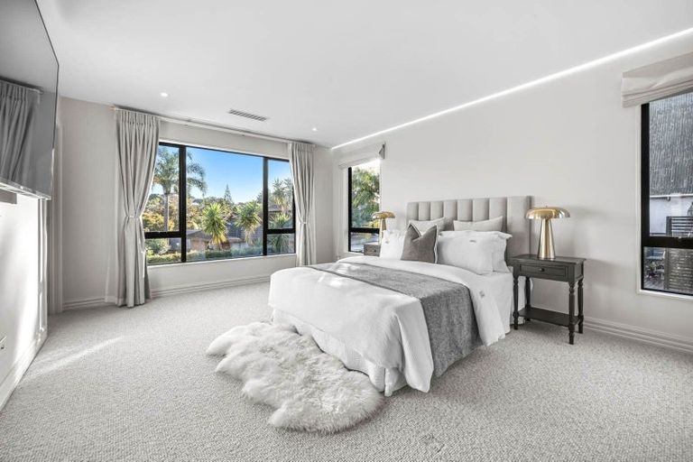 Photo of property in 3a Westbourne Road, Murrays Bay, Auckland, 0630