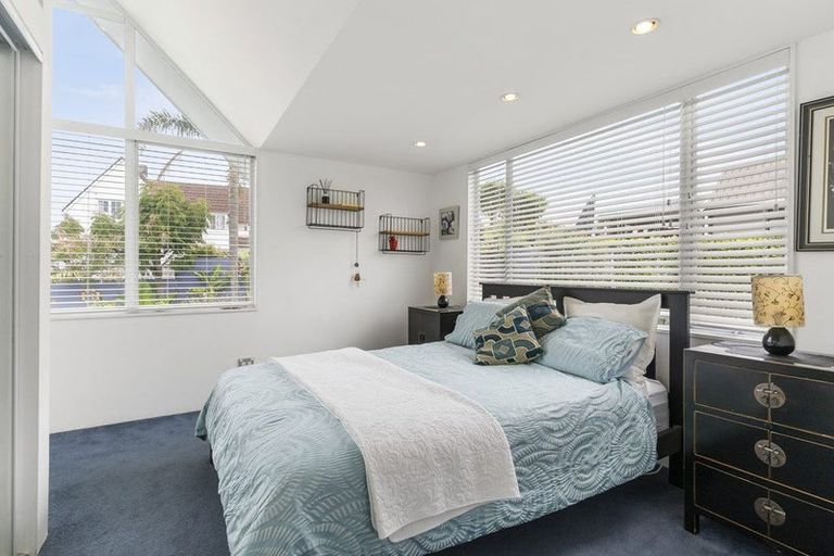 Photo of property in 8 Lingham Crescent, Torbay, Auckland, 0630