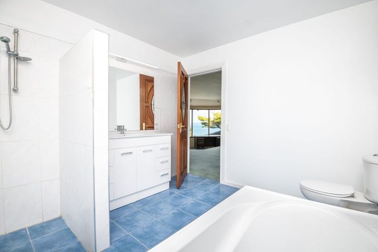 Photo of property in 5 Whiorau Grove, Lowry Bay, Lower Hutt, 5013