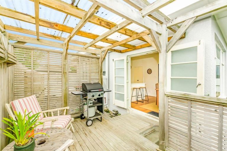 Photo of property in 131 Renown Road, Raumati South, Paraparaumu, 5032