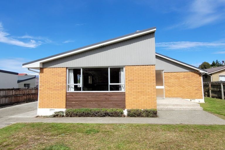 Photo of property in 42 Westmere Place, Manapouri, 9679