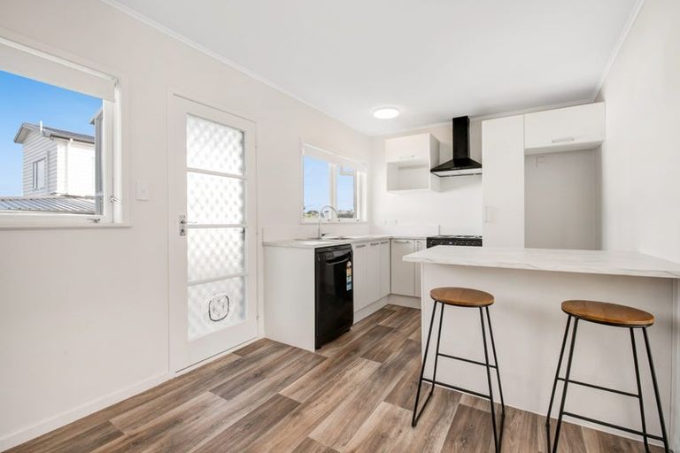 Photo of property in 2/16 Northumberland Avenue, Belmont, Auckland, 0622