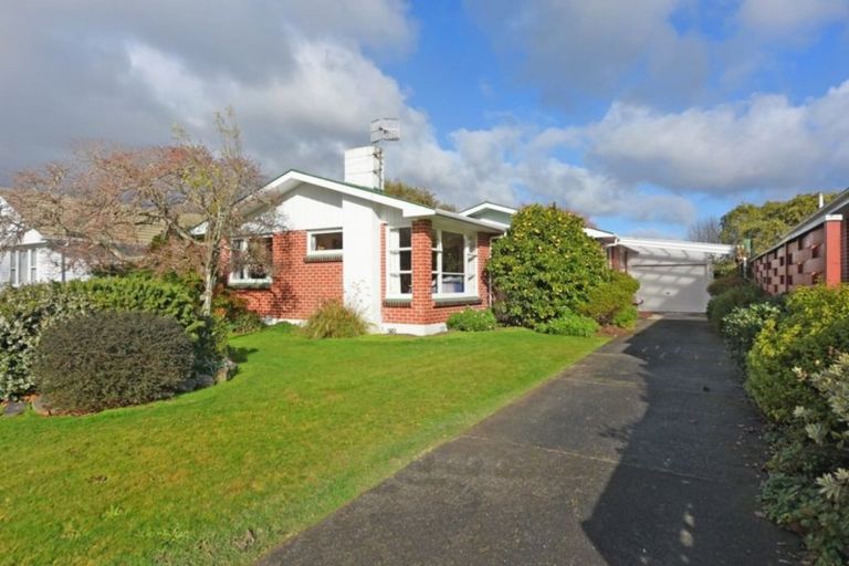Photo of property in 19 Whirinaki Crescent, Heretaunga, Upper Hutt, 5018