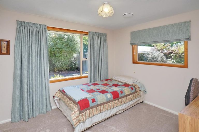 Photo of property in 8 Brookby Crescent, Avonhead, Christchurch, 8042