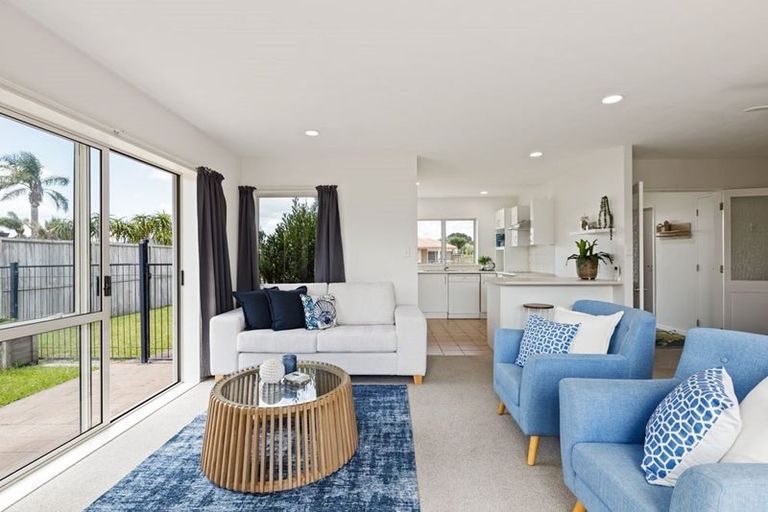 Photo of property in 88 Lakeside Drive, Orewa, 0931