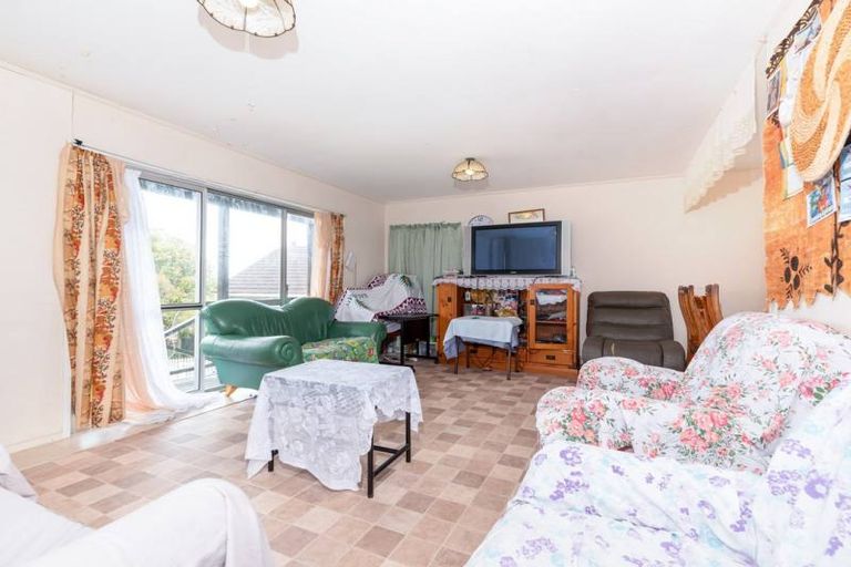 Photo of property in 29 Moncrieff Avenue, Clendon Park, Auckland, 2103