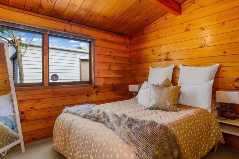 Photo of property in 156 Oaktree Avenue, Browns Bay, Auckland, 0630