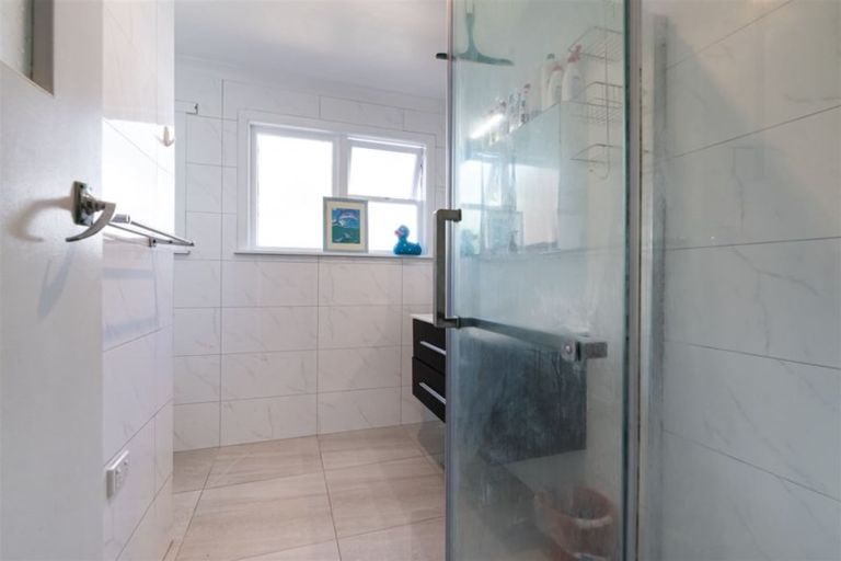 Photo of property in 2a Colin Street, Mangere, Auckland, 2022