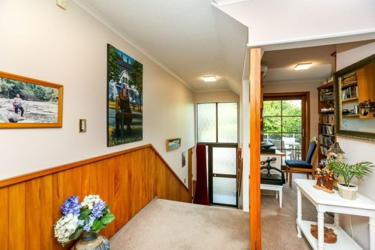 Photo of property in 27 Fairfax Terrace, Frankleigh Park, New Plymouth, 4310