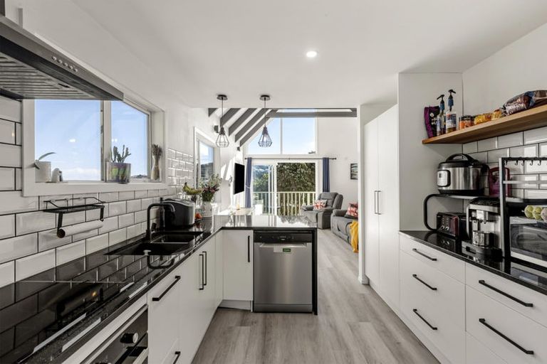 Photo of property in 10 Linwood Way, Island Bay, Wellington, 6023