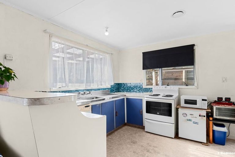 Photo of property in 42 Simons Street, Moturoa, New Plymouth, 4310