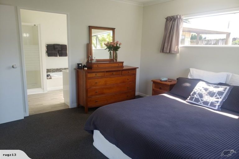 Photo of property in 8a Aotea Road, Glen Eden, Auckland, 0602