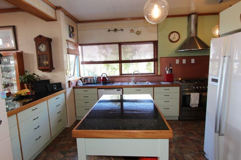 Photo of property in 402 Porangahau Road, Waipukurau, 4282