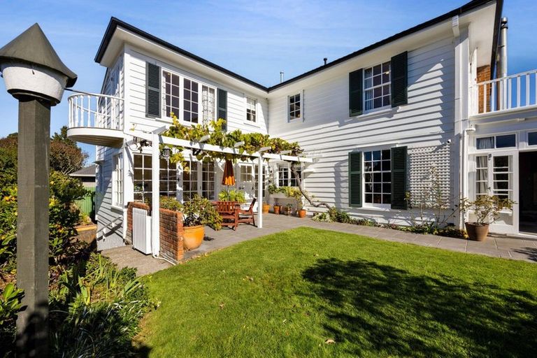 Photo of property in 91 Belt Road, New Plymouth, 4310