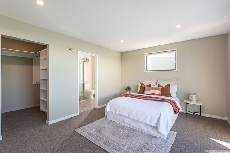 Photo of property in 2 Inverness Lane, Redcliffs, Christchurch, 8081