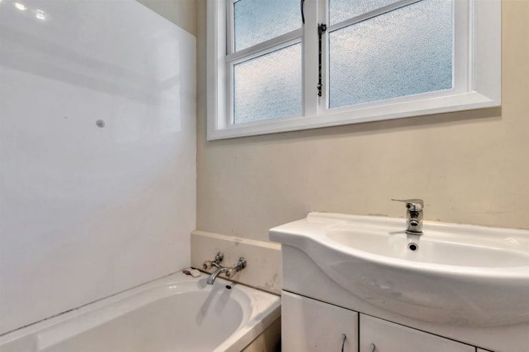 Photo of property in 23 Miro Street, Merrilands, New Plymouth, 4312