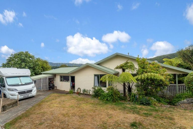 Photo of property in 60 Moana View Road, Waikawa, Picton, 7220
