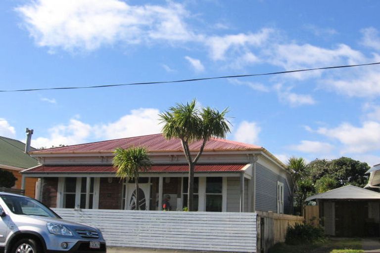 Photo of property in 16 William Street, Petone, Lower Hutt, 5012
