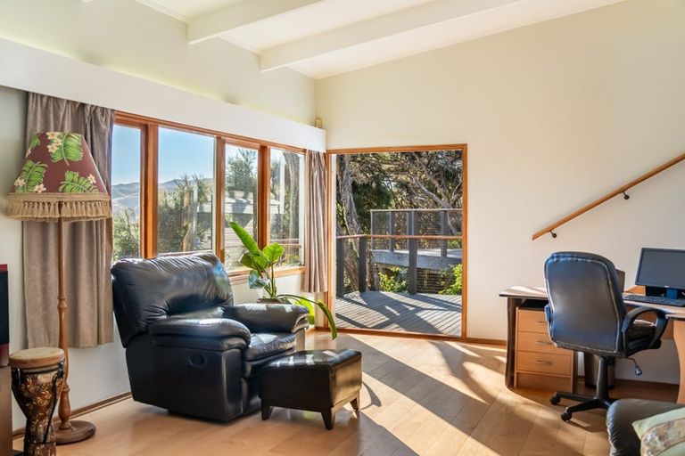 Photo of property in 92 Paekakariki Hill Road, Pauatahanui, Porirua, 5381