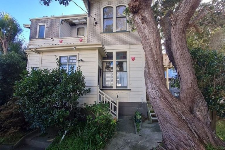 Photo of property in 17 Portland Crescent, Thorndon, Wellington, 6011