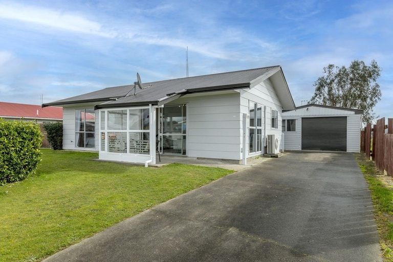 Photo of property in 112 Ryder Crescent, Levin, 5510