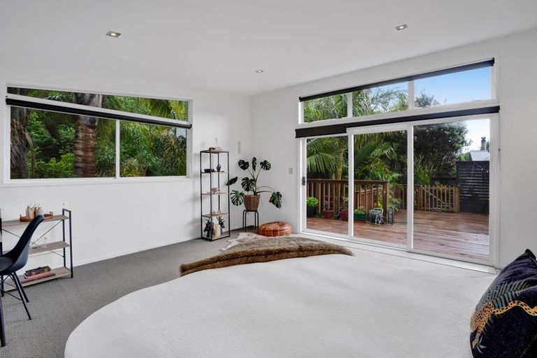 Photo of property in 70 Seaview Road, Marfell, New Plymouth, 4310