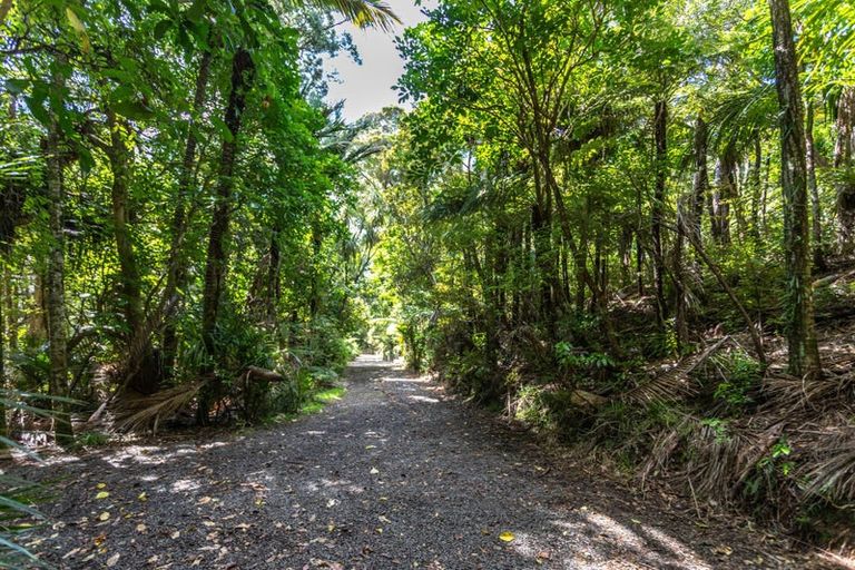 Photo of property in 121 Waihirere Drive, Tuateawa, Coromandel, 3583