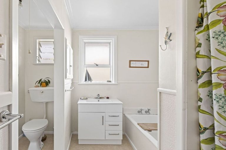 Photo of property in 25 Lyell Road, Outer Kaiti, Gisborne, 4010