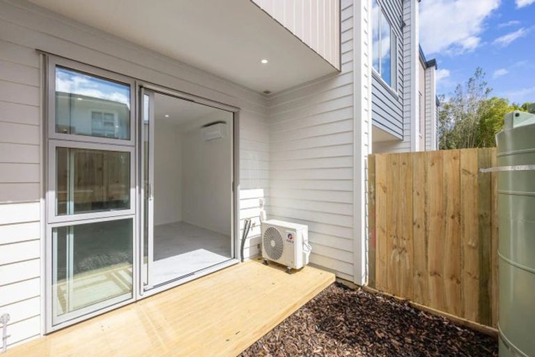Photo of property in 298b Sunset Road, Windsor Park, Auckland, 0632