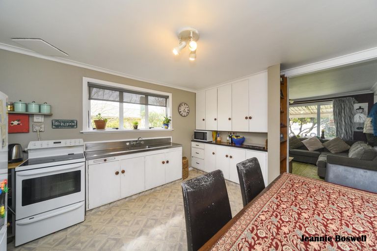 Photo of property in 6 Pukatea Place, Milson, Palmerston North, 4414