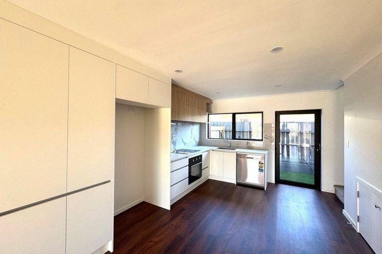 Photo of property in 56a Cyclamen Road, Mangere, Auckland, 2022