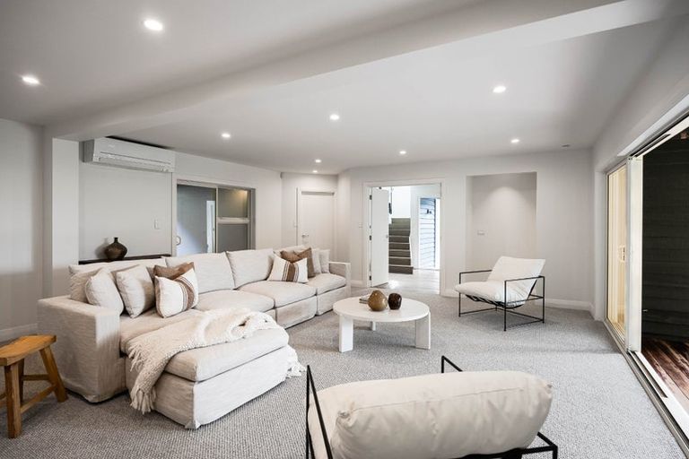 Photo of property in 47 Masterton Road, Rothesay Bay, Auckland, 0630
