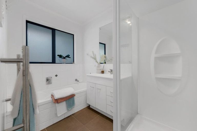 Photo of property in 4 Bokeen Lane, Flat Bush, Auckland, 2019