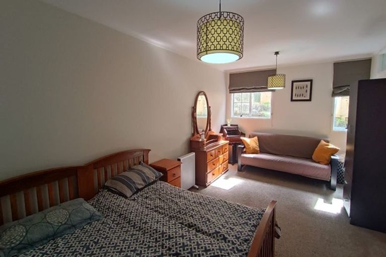 Photo of property in 32 Chatswood Grove, Chatswood, Auckland, 0626