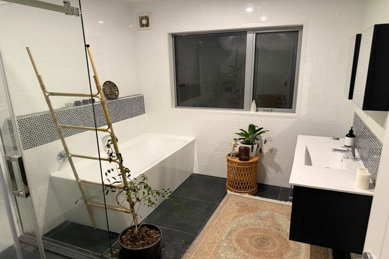 Photo of property in 239a Golf Road, Titirangi, Auckland, 0604